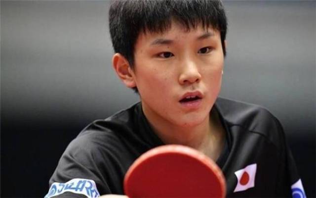 冠军靠近的 冠军靠近的